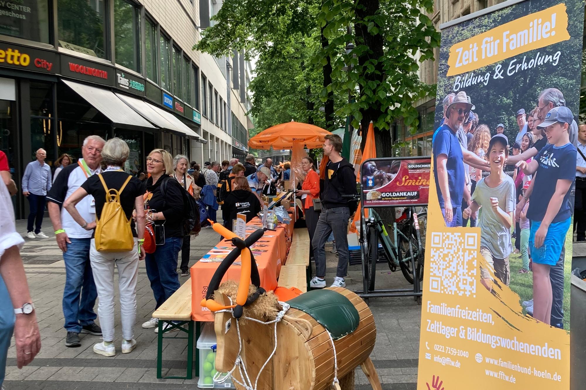 Zeit für Familie Orange Tables
