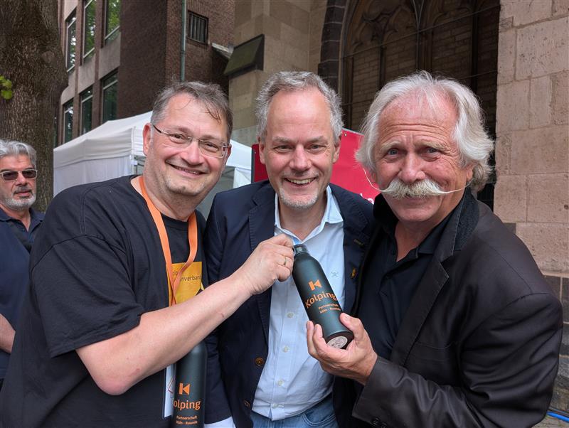Martin, Henning, Marcel mit Flasche