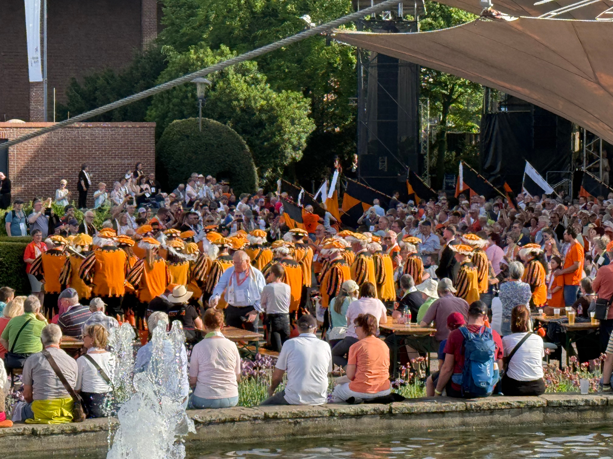Tanzbrunnen Kolpingflaggen