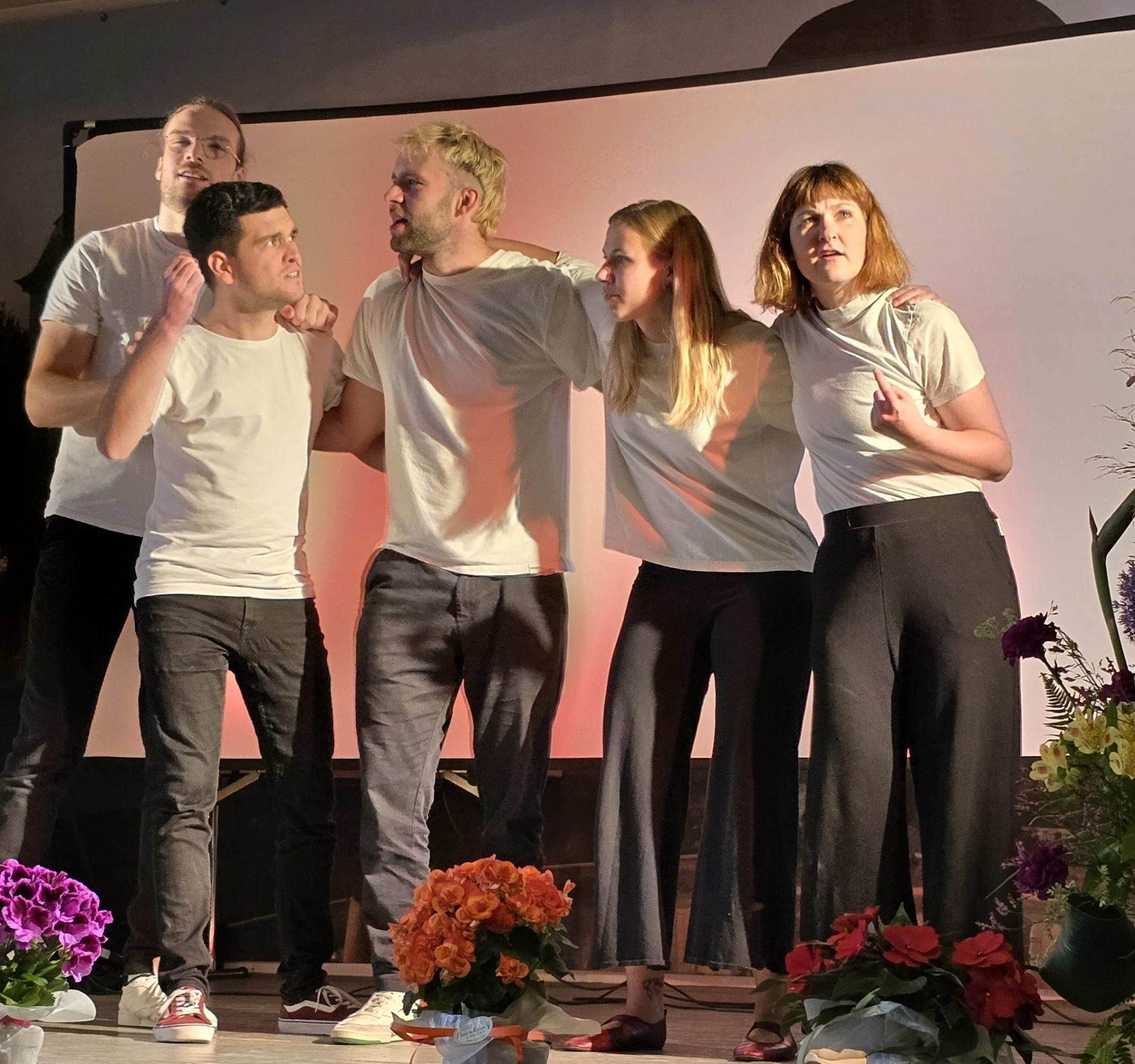improvisationstheater mit 'ungebügelt faltenfrei'