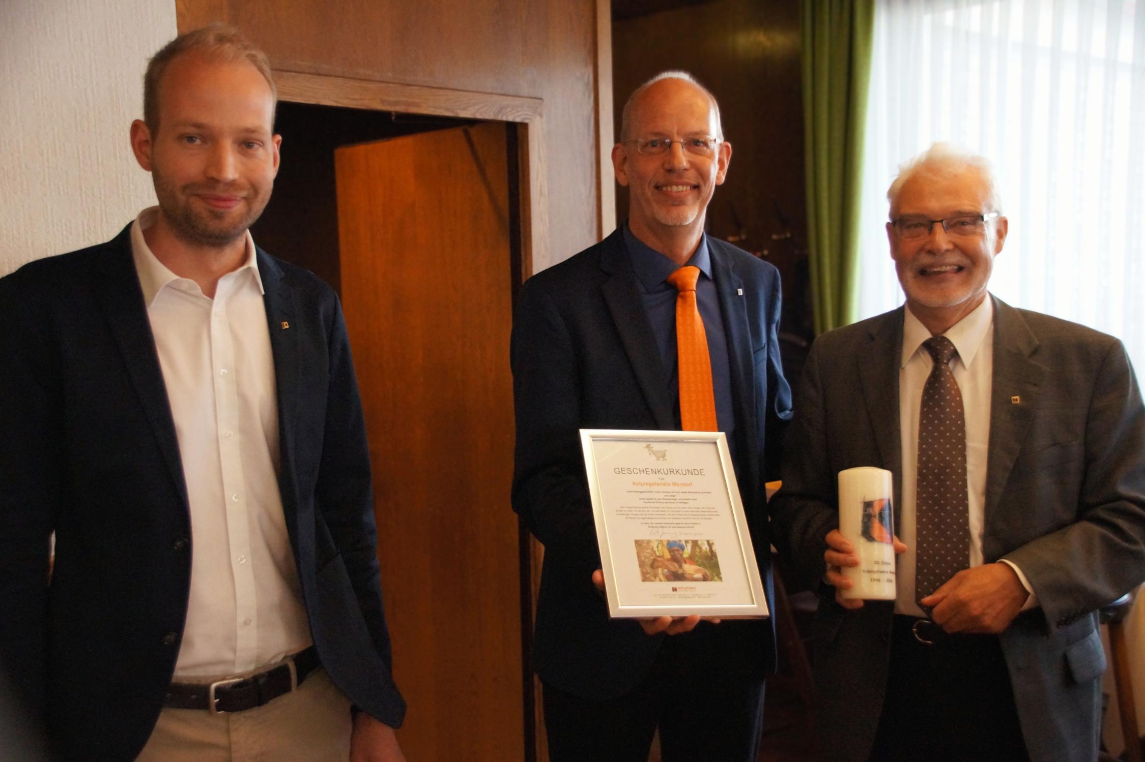 Geschenkurkundenübergabe Ziege Hennes (c) KF Mondorf Geschenkurkundenübergabe Ziege Hennes