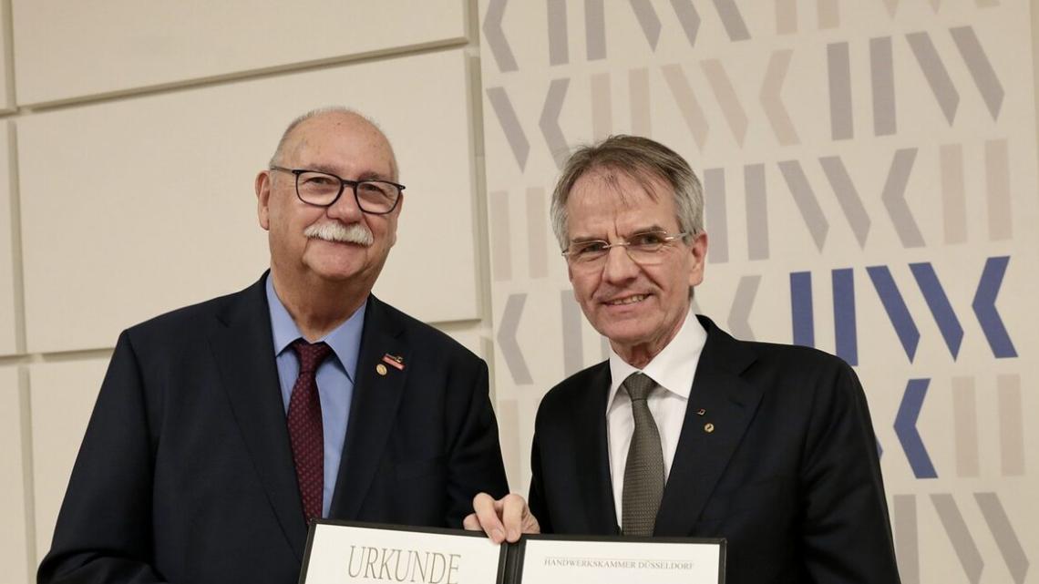 Bernd Münzenhofer mit dem Goldenen Ehrenzeichen ausgezeichnet