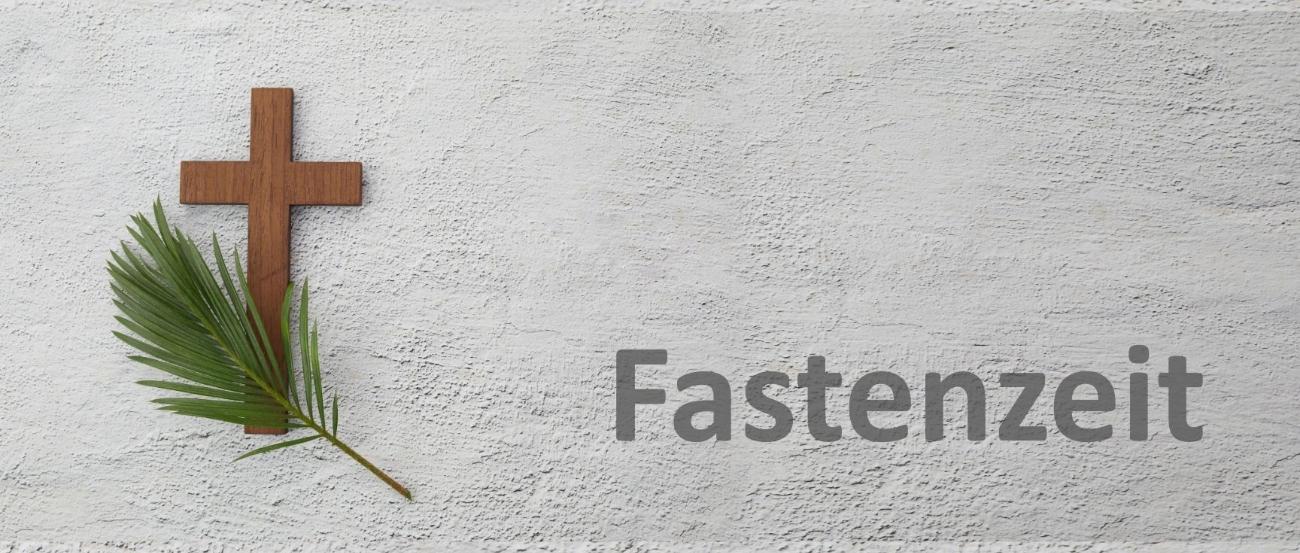 Ein Kreuz mit einem grünen Zweig, Fastenzeit