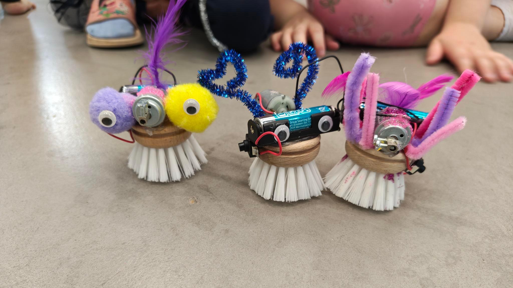 Roboter aus Spülbürsten