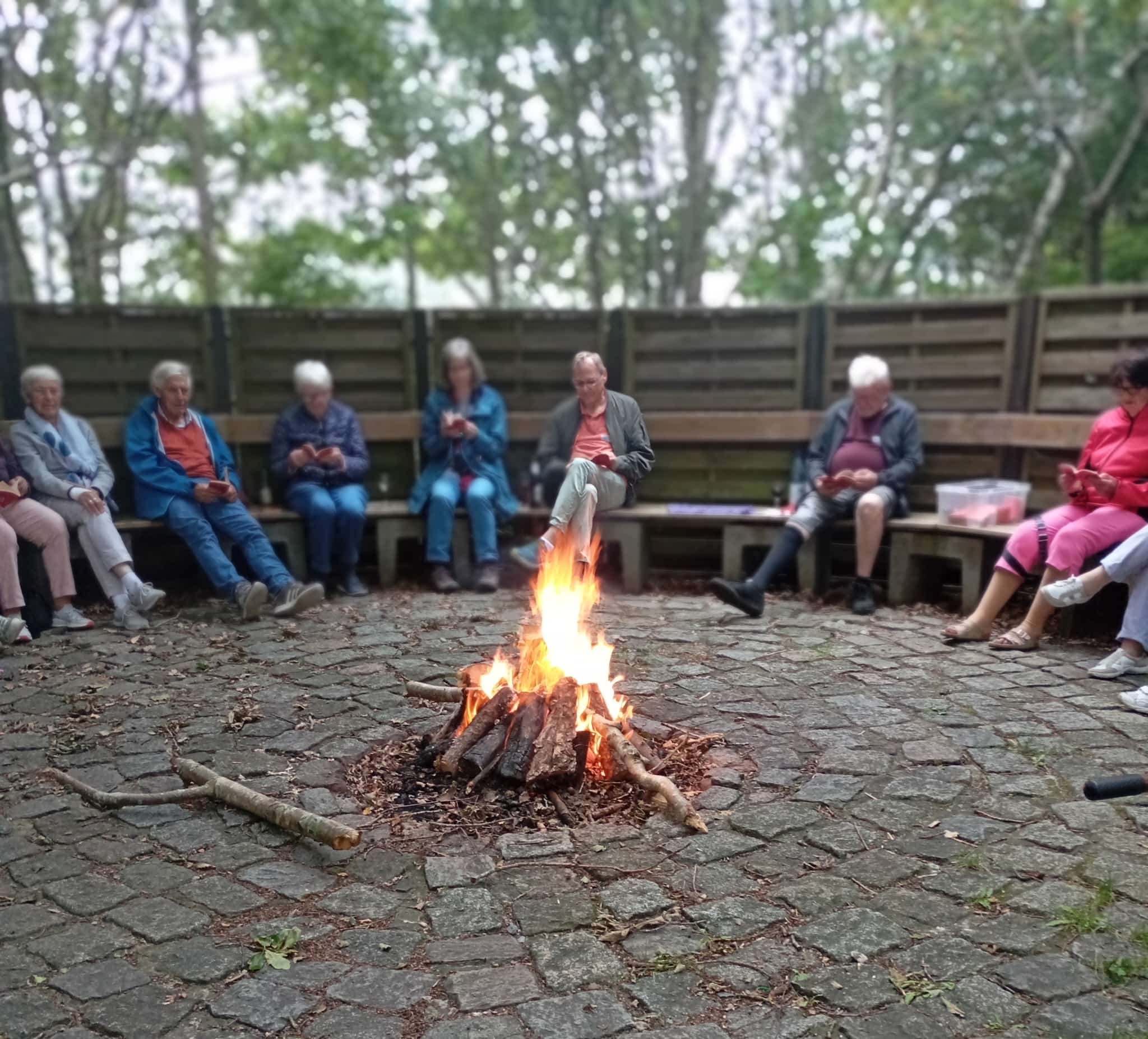 Singen am Lagerfeuer