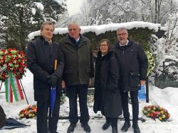 Bernd Petelkau (MdL, CDU), Landesminister Karl-Josef Laumann (CDU), Marietheres Kreuz-Katzer und Diözesan- und Landespräses Peter Jansen Bernd Petelkau (MdL, CDU), Landesminister Karl-Josef Laumann (CDU), Marietheres Kreuz-Katzer und Diözesan- und Landespräses Peter Jansen